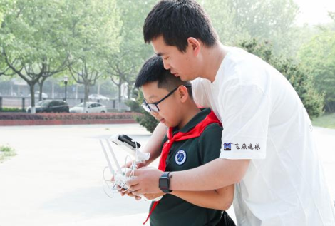 飛燕遙感攜手南京師范大學(xué)舉辦智慧地球科學(xué)小講堂：“行遠(yuǎn)致遠(yuǎn)、筑夢(mèng)逐夢(mèng)——教室在窗外”